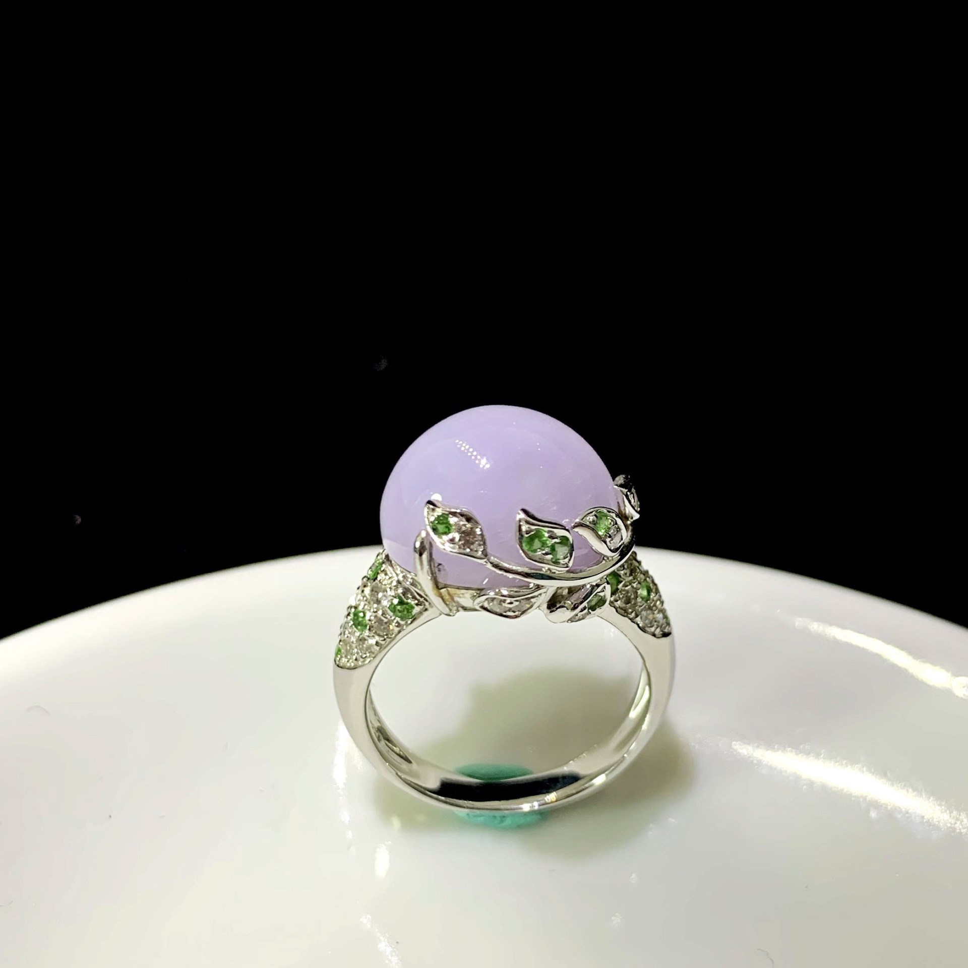 設計款紫羅蘭蛋面戒