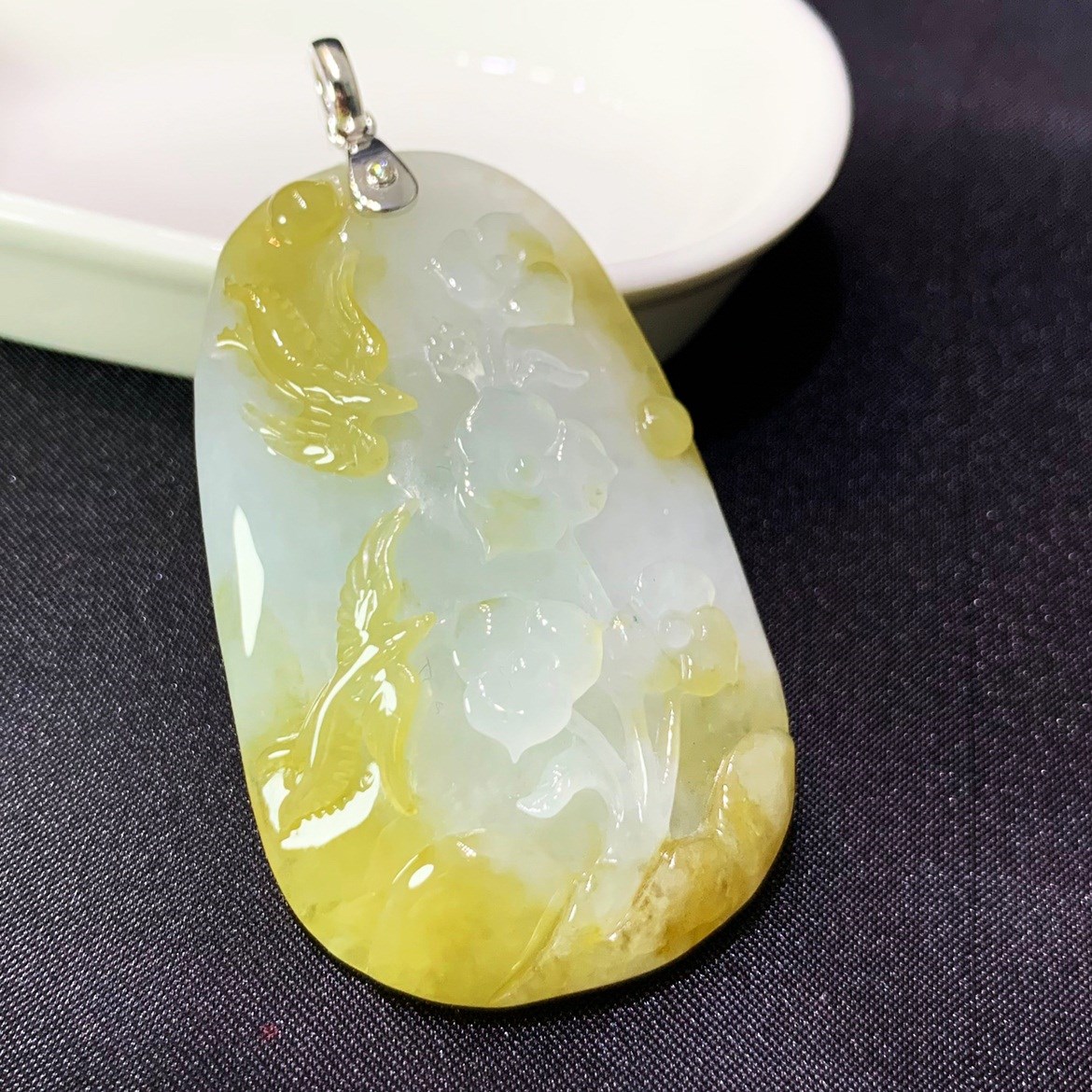 黃翡鳳凰花舞玉墜(已售出)