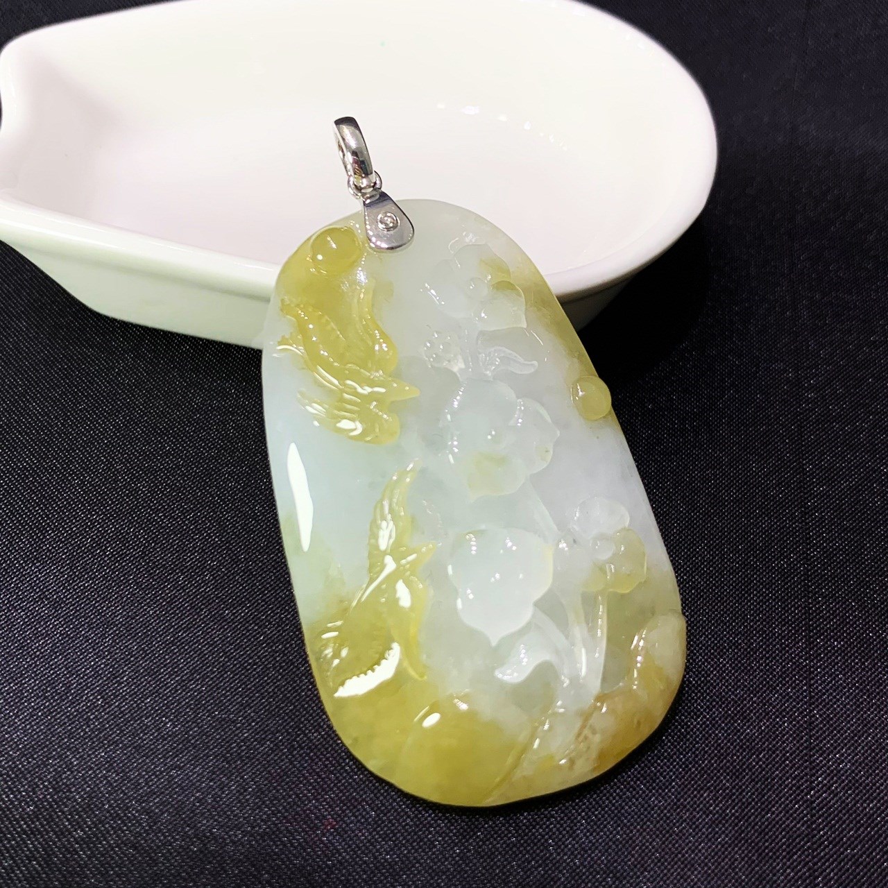 黃翡鳳凰花舞玉墜(已售出)