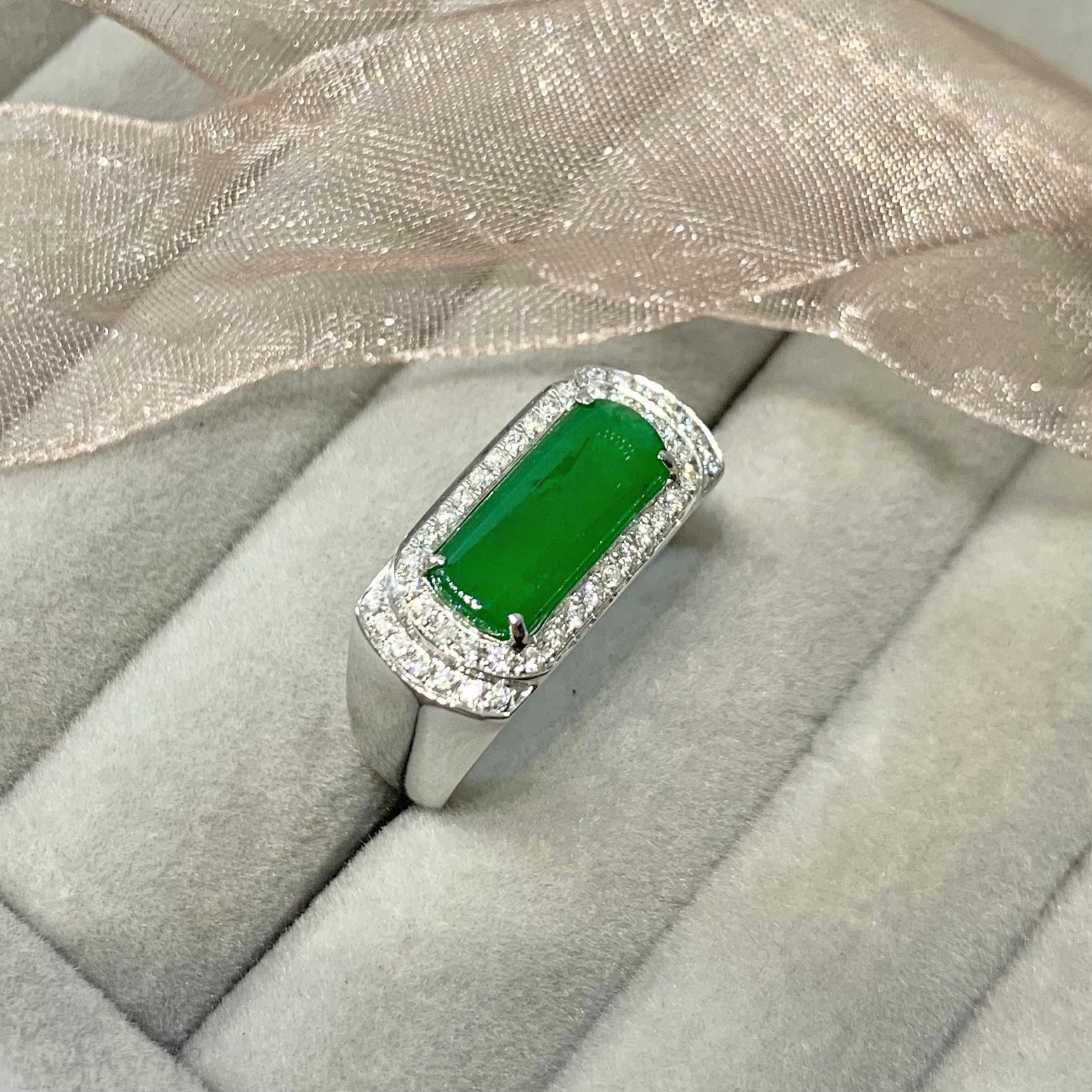 翡翠馬鞍鑽石戒指