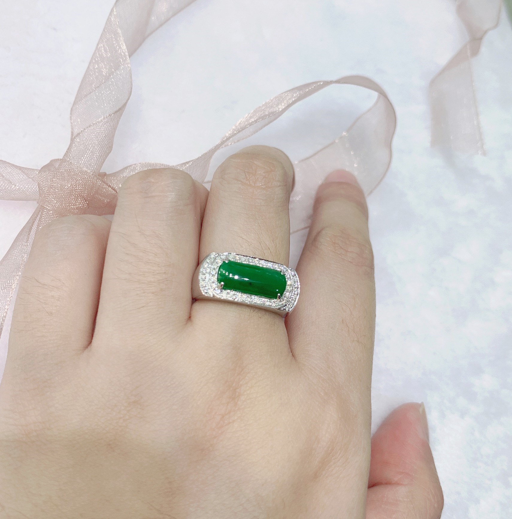 翡翠馬鞍鑽石戒指