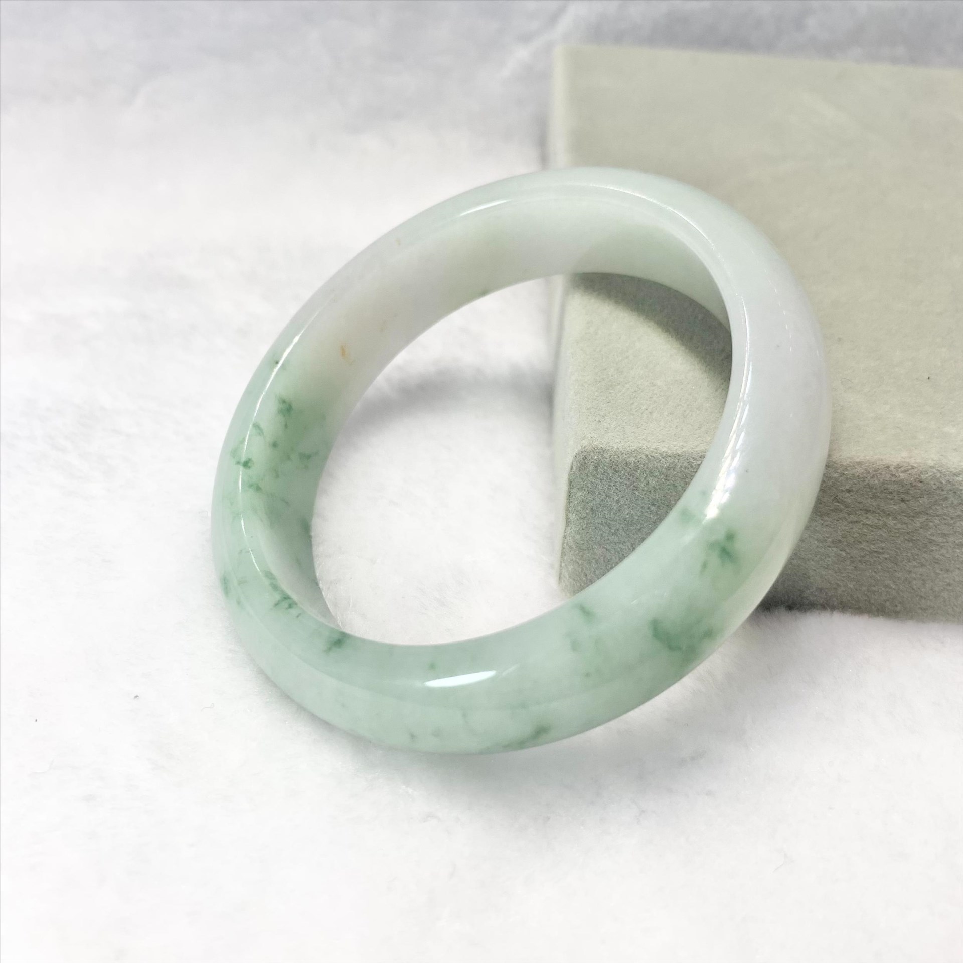 糯種飄花翡翠玉鐲 #17.5-18