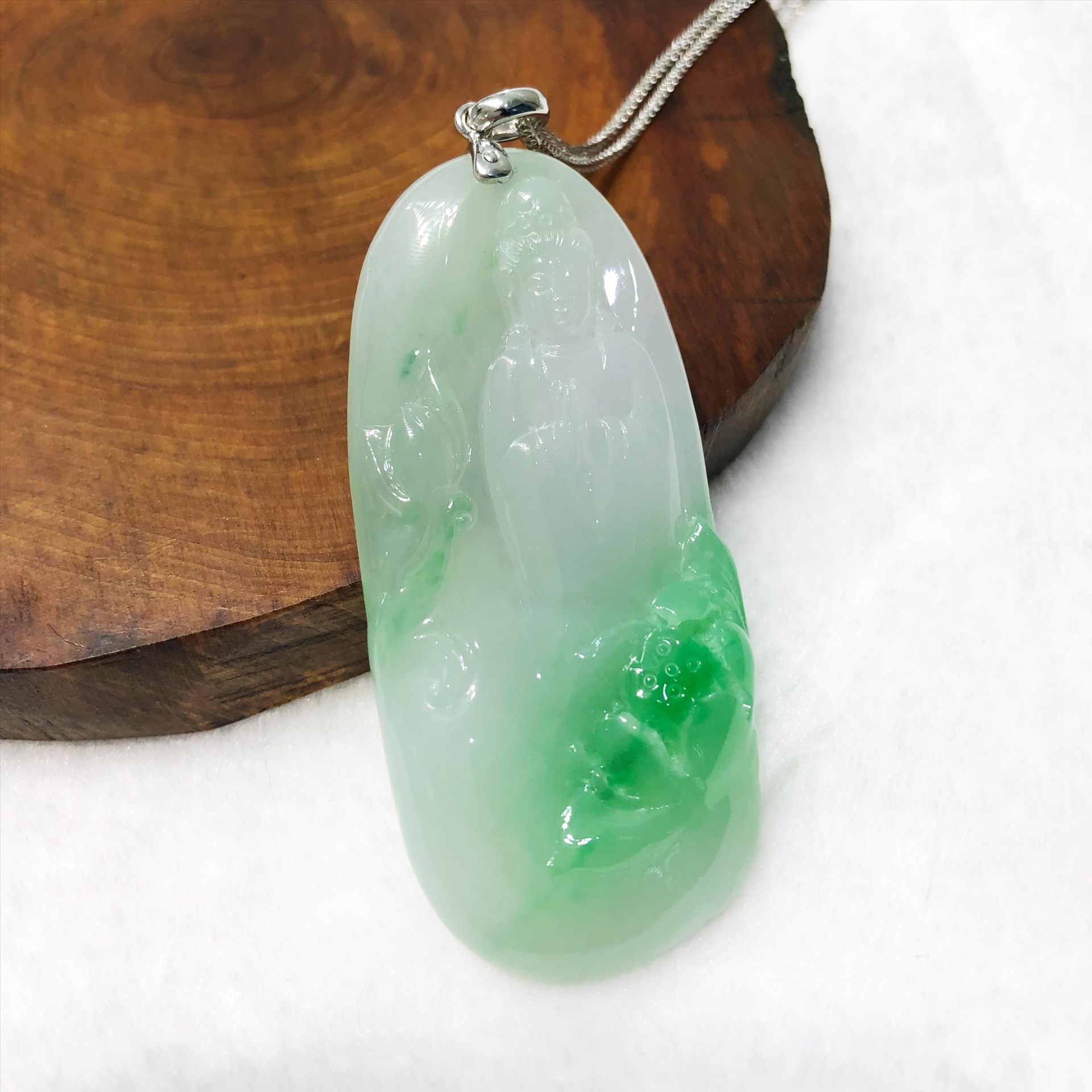 冰種帶綠蓮花觀音玉牌