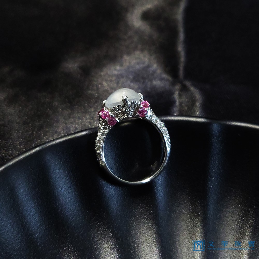 冰玻蛋面翡翠鑽戒 (已售出)