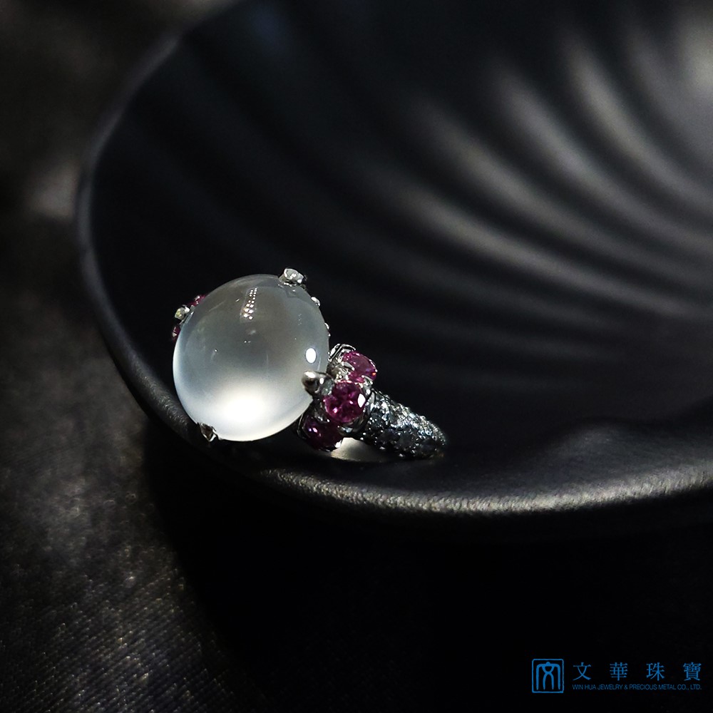 冰玻蛋面翡翠鑽戒 (已售出)