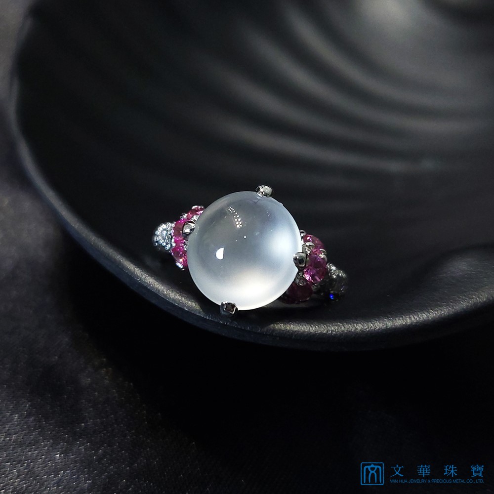 冰玻蛋面翡翠鑽戒 (已售出)