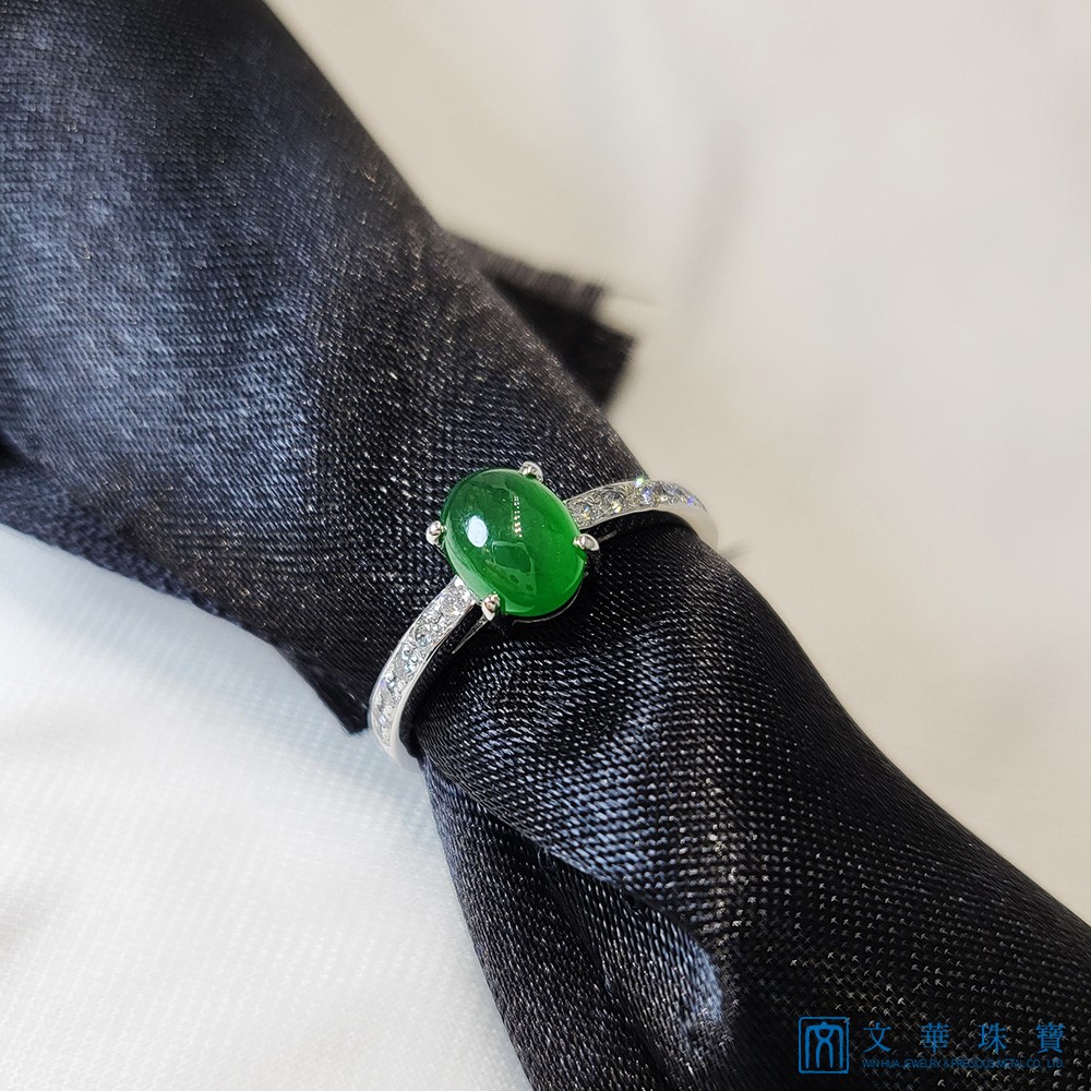  翡翠蛋面經典鑽戒 國際圍11.5號