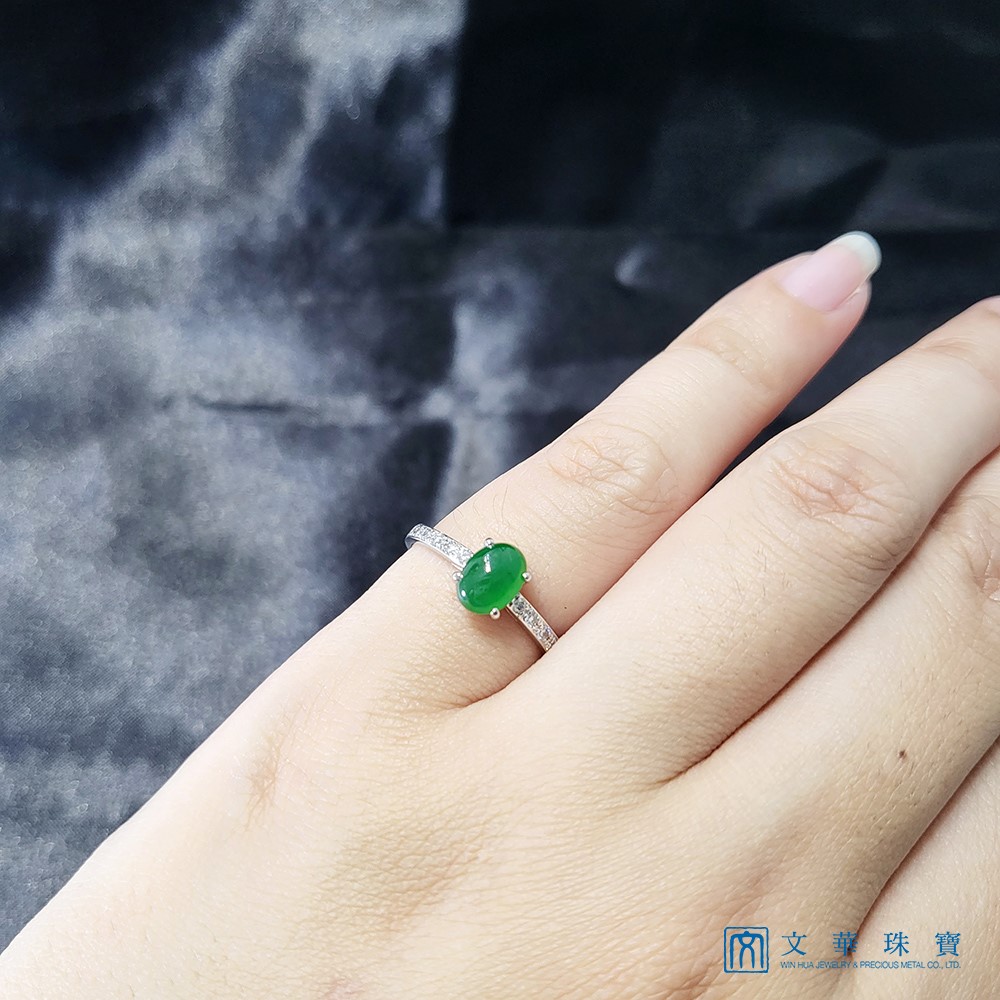  翡翠蛋面經典鑽戒 國際圍11.5號