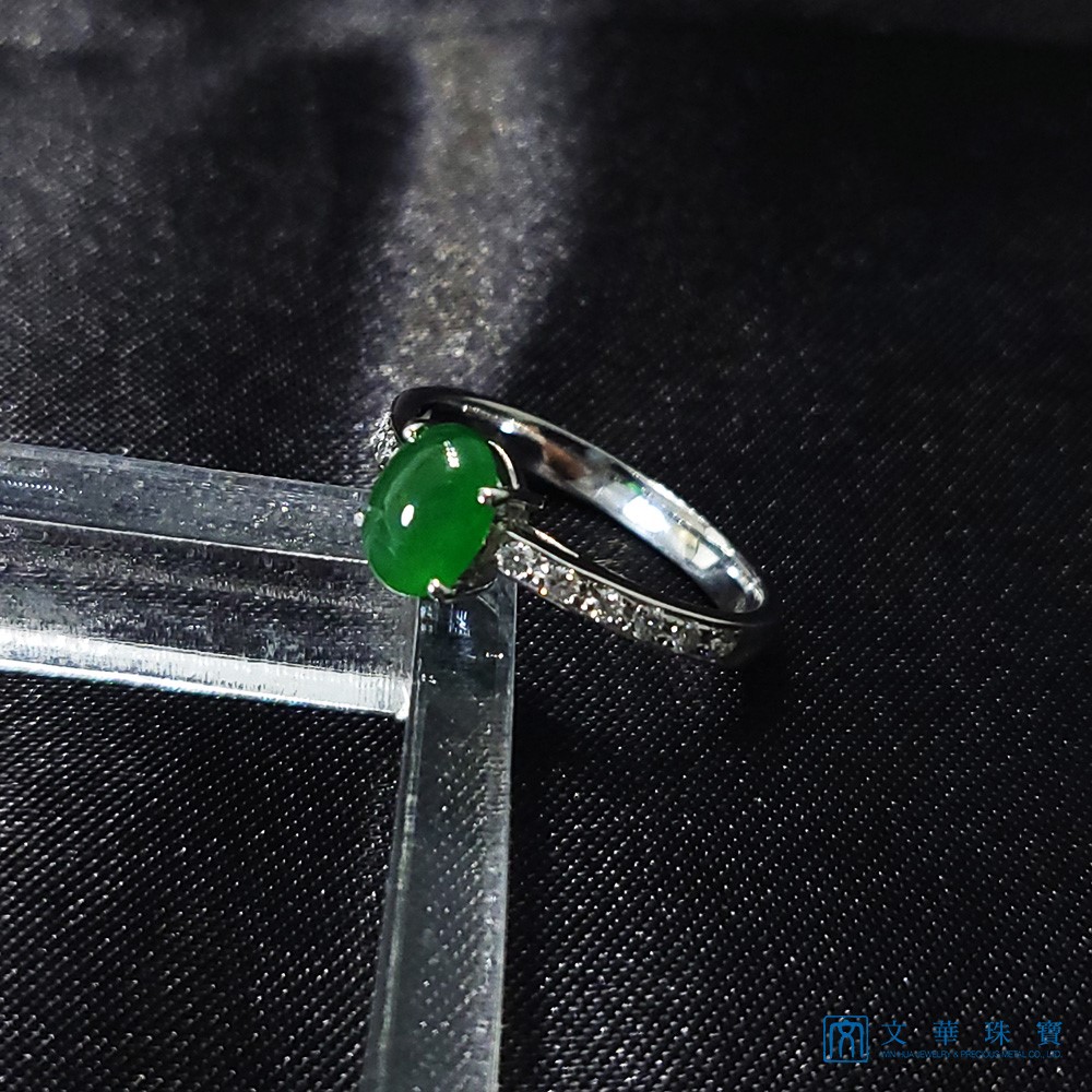  翡翠蛋面經典鑽戒 國際圍11.5號