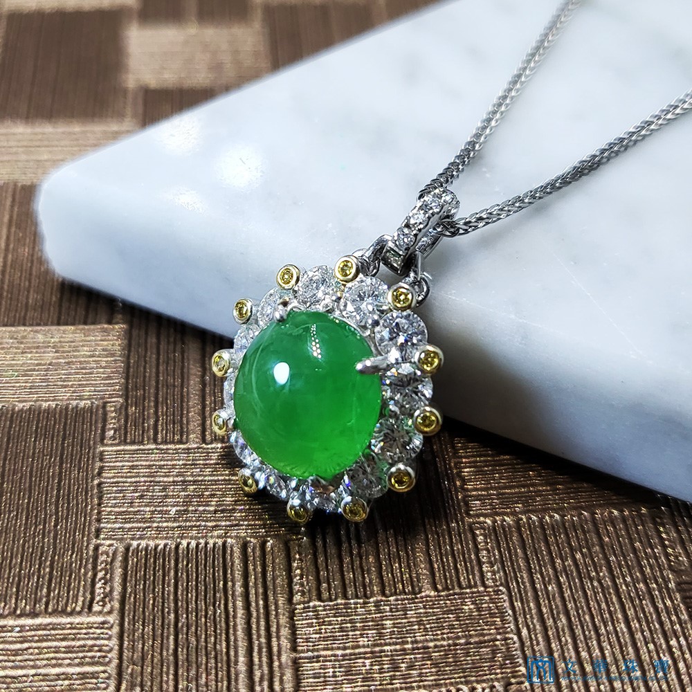 翡翠蛋面黃彩鑽墜