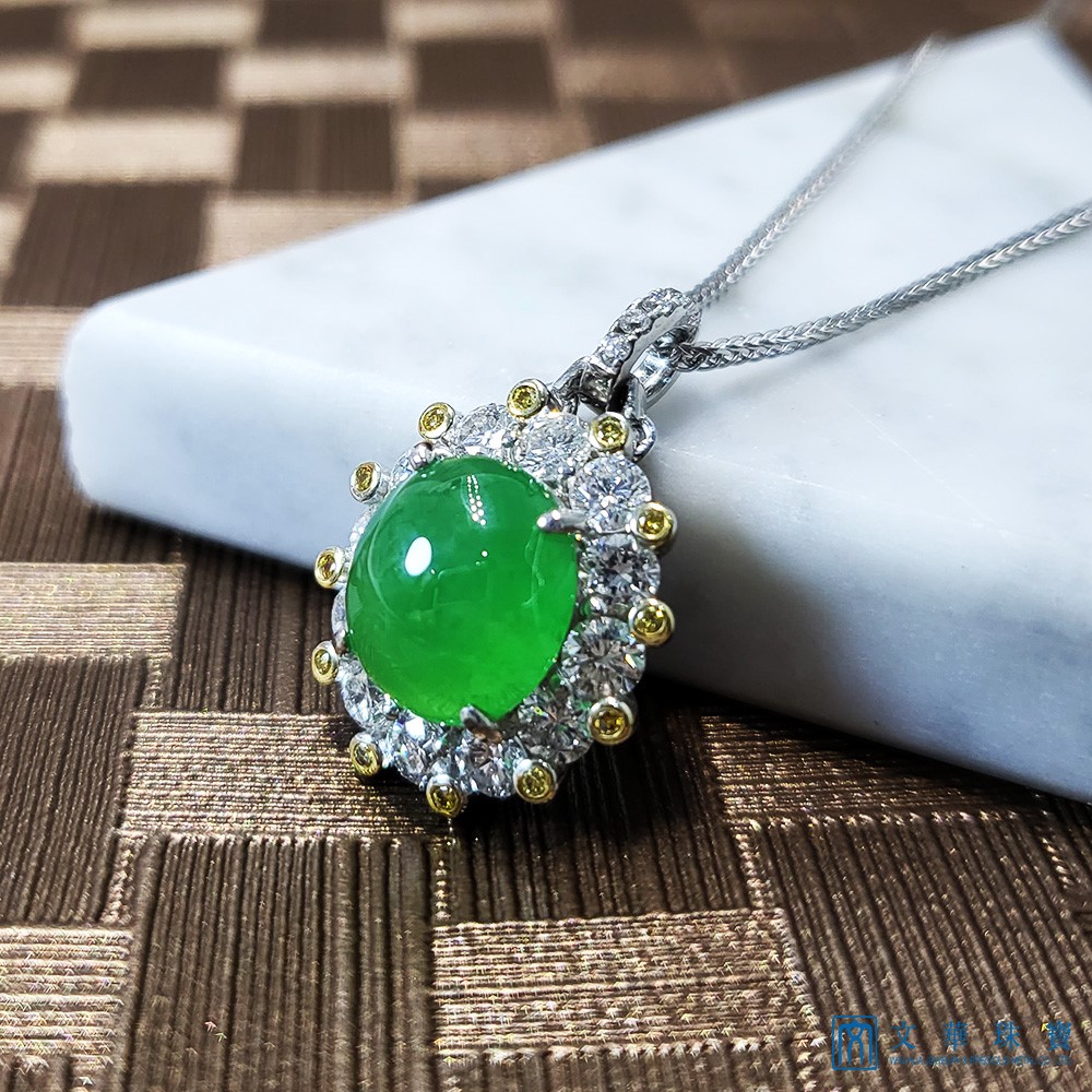 翡翠蛋面黃彩鑽墜