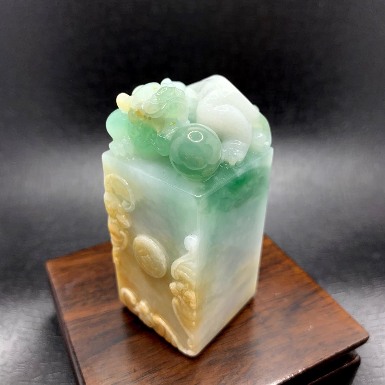 三彩貔貅戲珠玉印