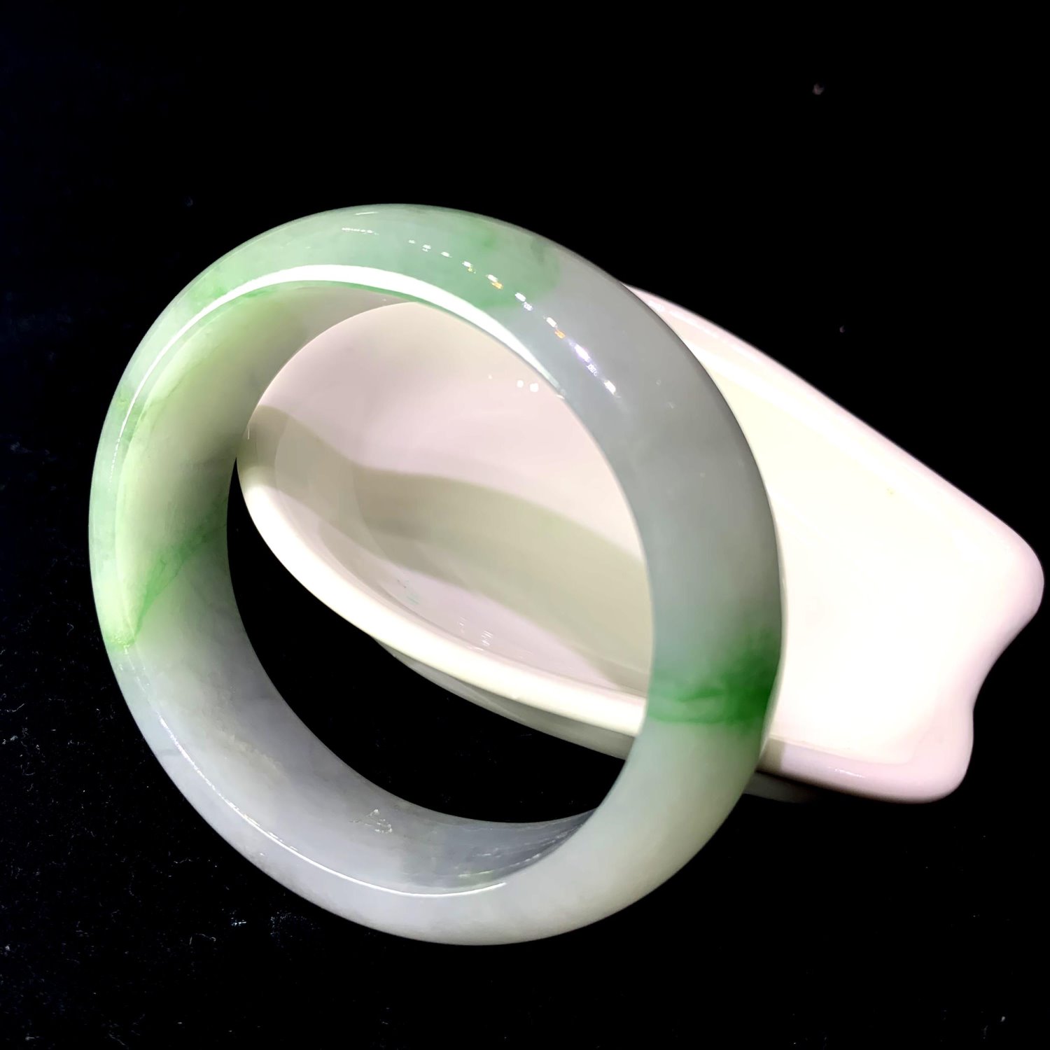 冰種帶綠翡翠玉鐲(16.8圍)