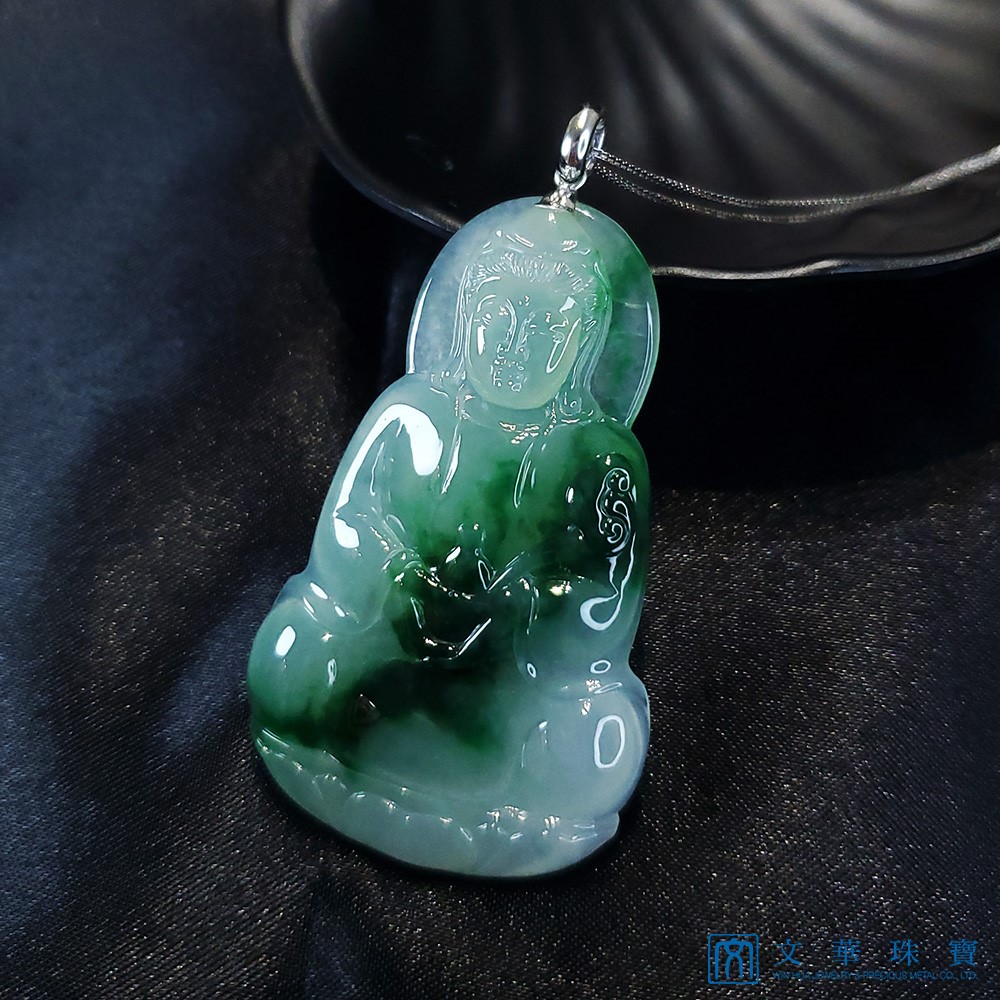 冰種帶綠坐姿大觀音(已售出)