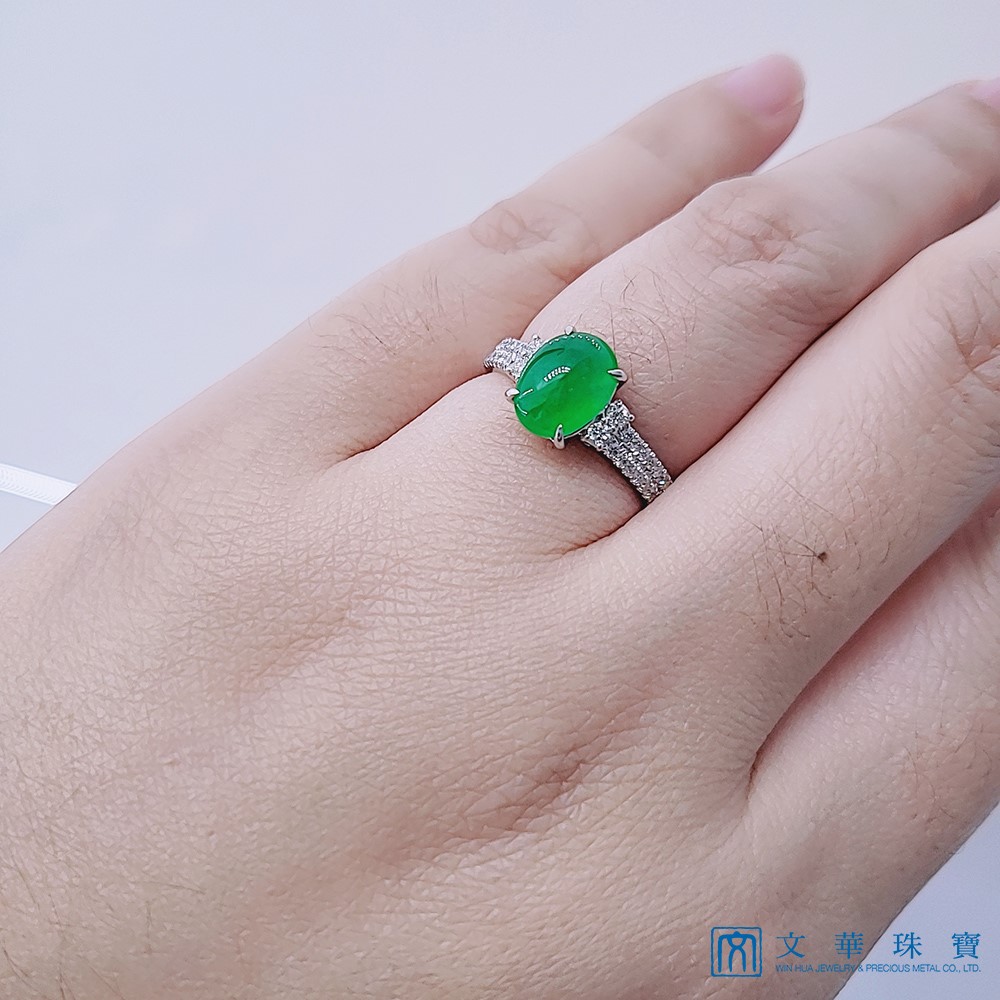 帝王綠翡翠蛋面鑽戒 