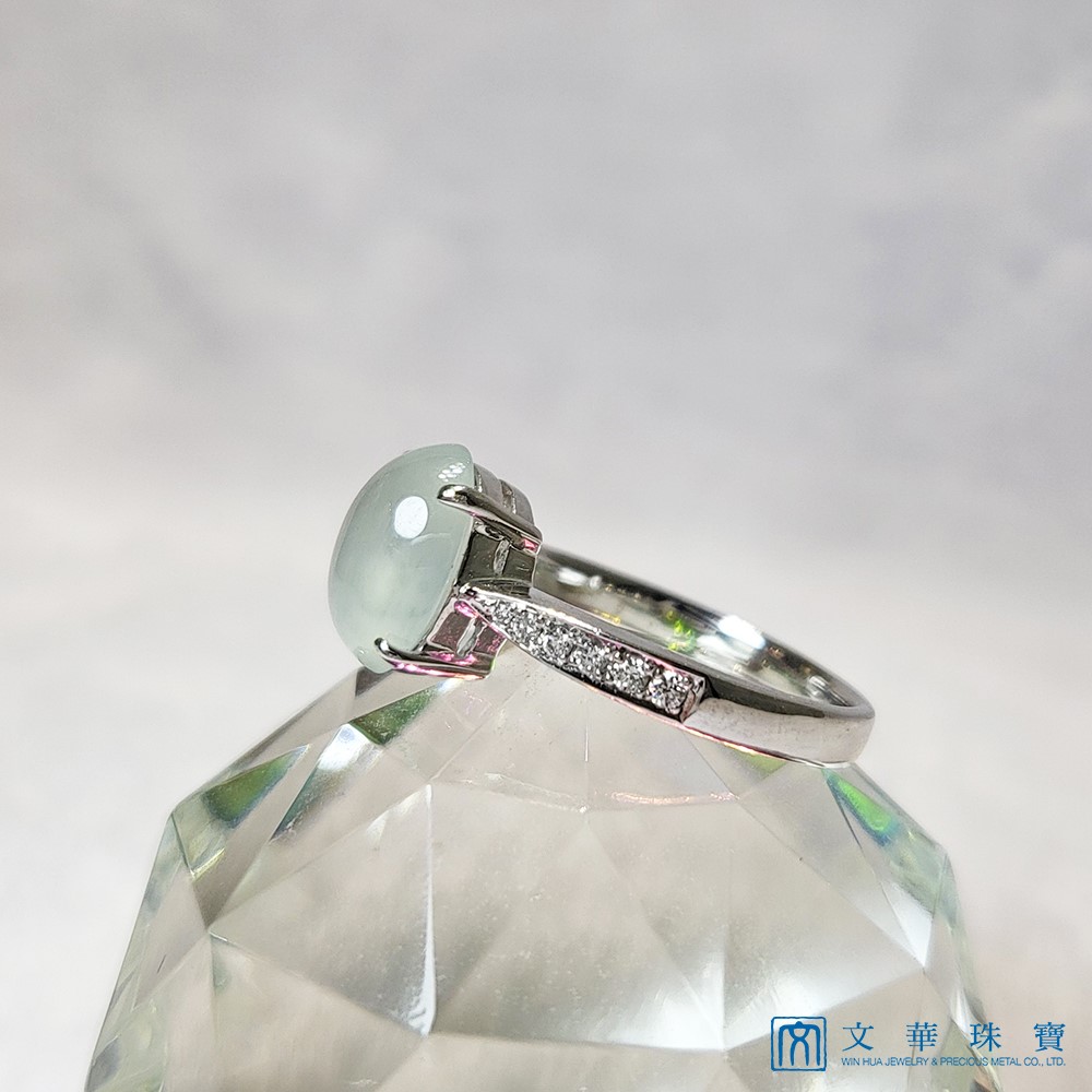 冰玻蛋面經典鑽戒 鉑金台 國際圍11.5號 