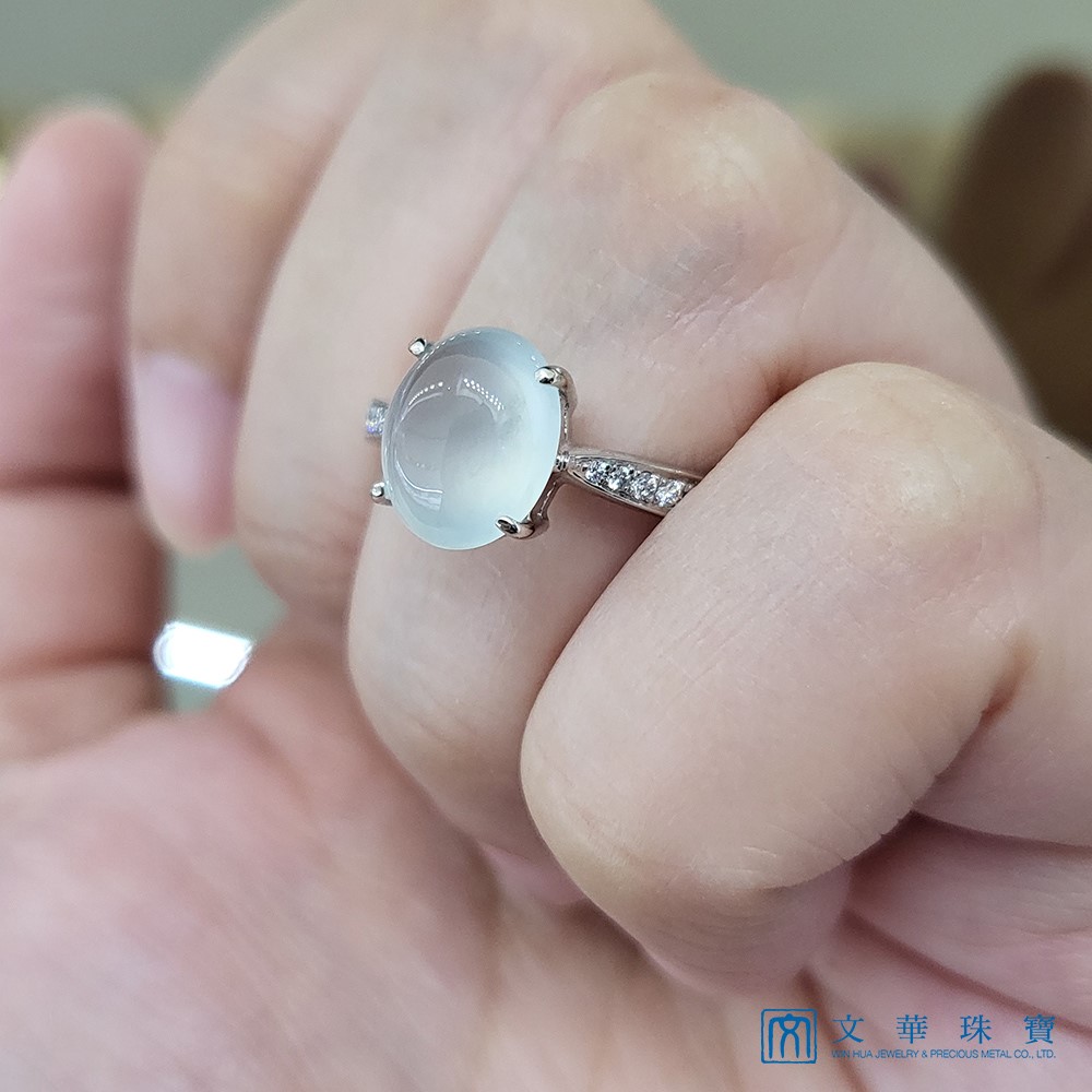 冰玻蛋面經典鑽戒 鉑金台 國際圍11.5號 