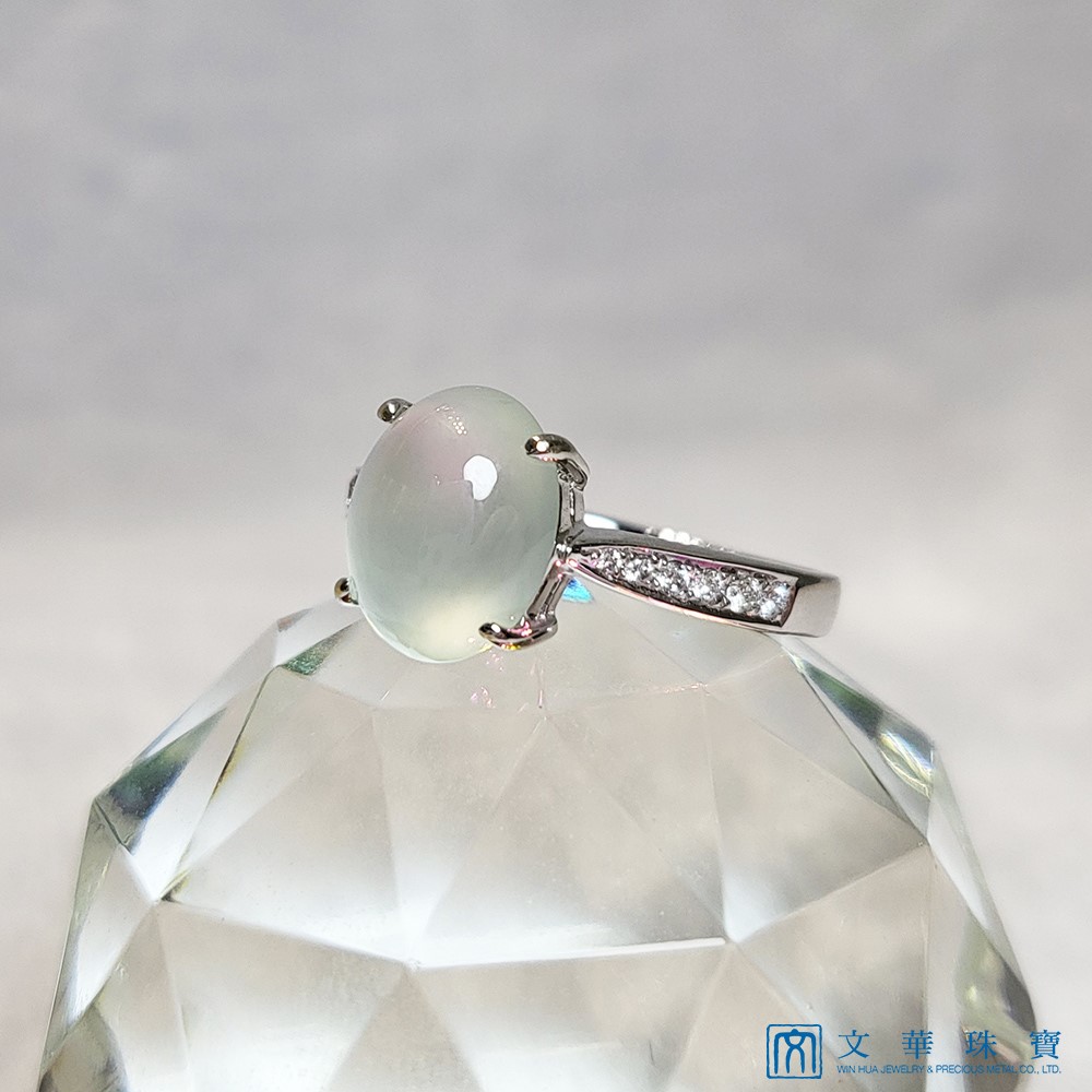 冰玻蛋面經典鑽戒 鉑金台 國際圍11.5號 