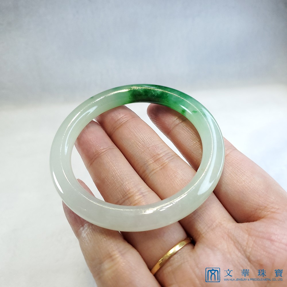 翡翠冰種帶翠綠玉鐲 16.8圍 圓骨鐲（已售出）