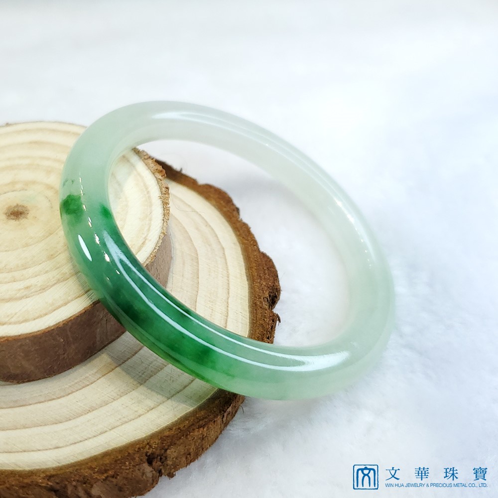 翡翠冰種帶翠綠玉鐲 16.8圍 圓骨鐲（已售出）