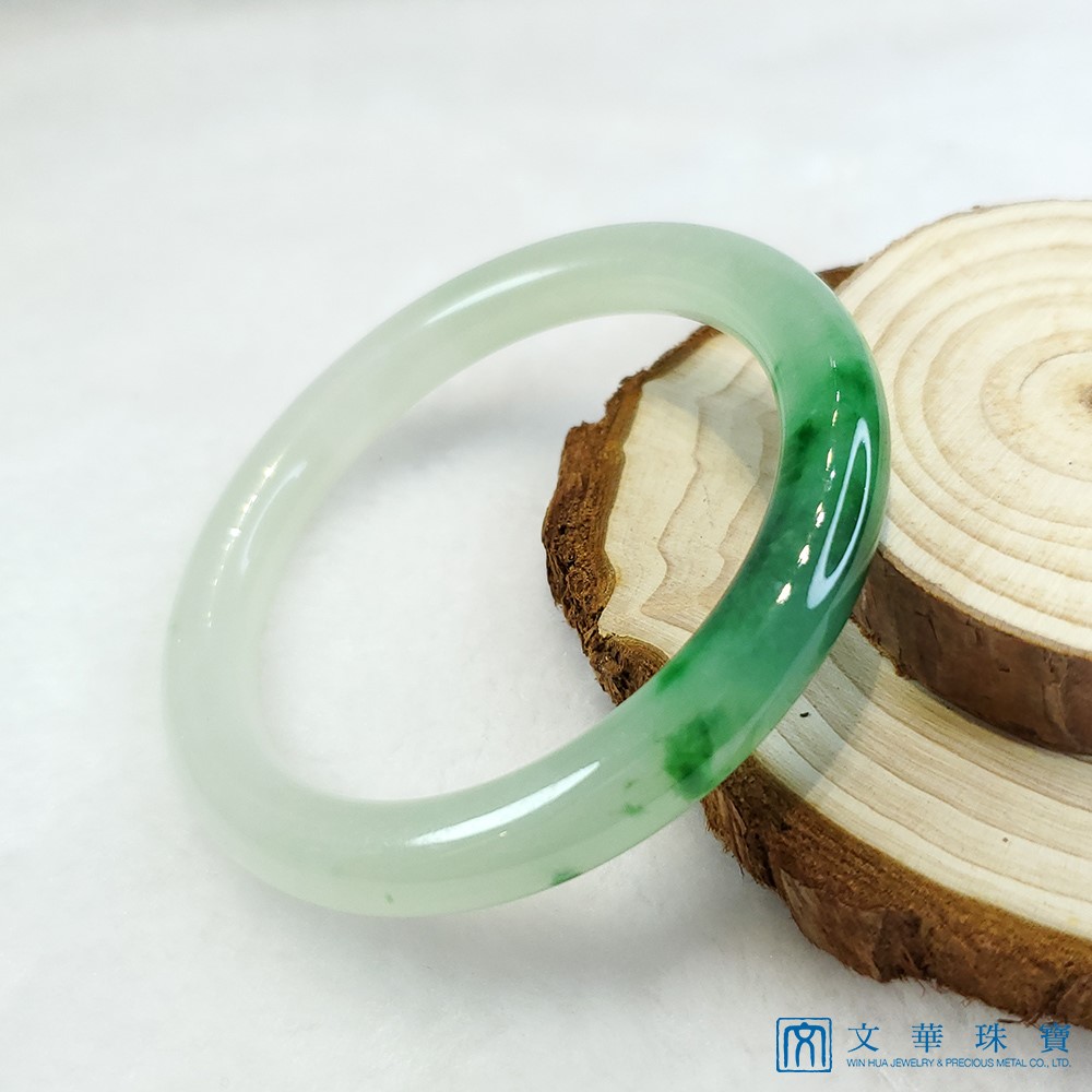 翡翠冰種帶翠綠玉鐲 16.8圍 圓骨鐲（已售出）