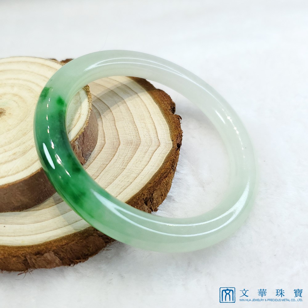翡翠冰種帶翠綠玉鐲 16.8圍 圓骨鐲（已售出）