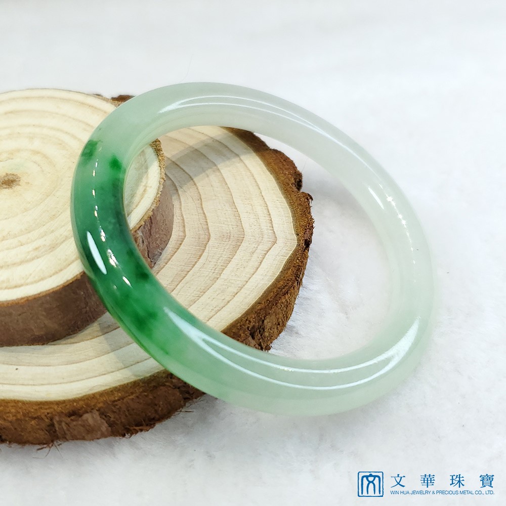 翡翠冰種帶翠綠玉鐲 16.8圍 圓骨鐲（已售出）