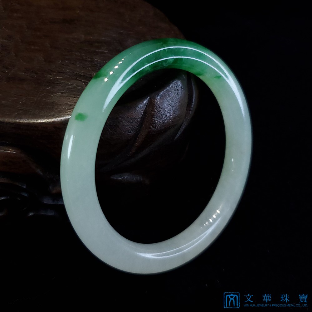 翡翠冰種帶翠綠玉鐲 16.8圍 圓骨鐲（已售出）