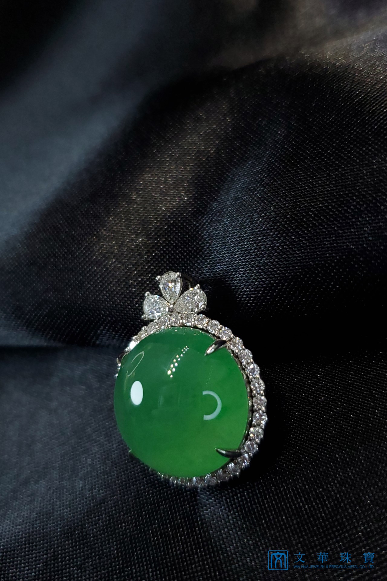 翡翠玻璃種翠綠蛋面鑽墜(已售出)