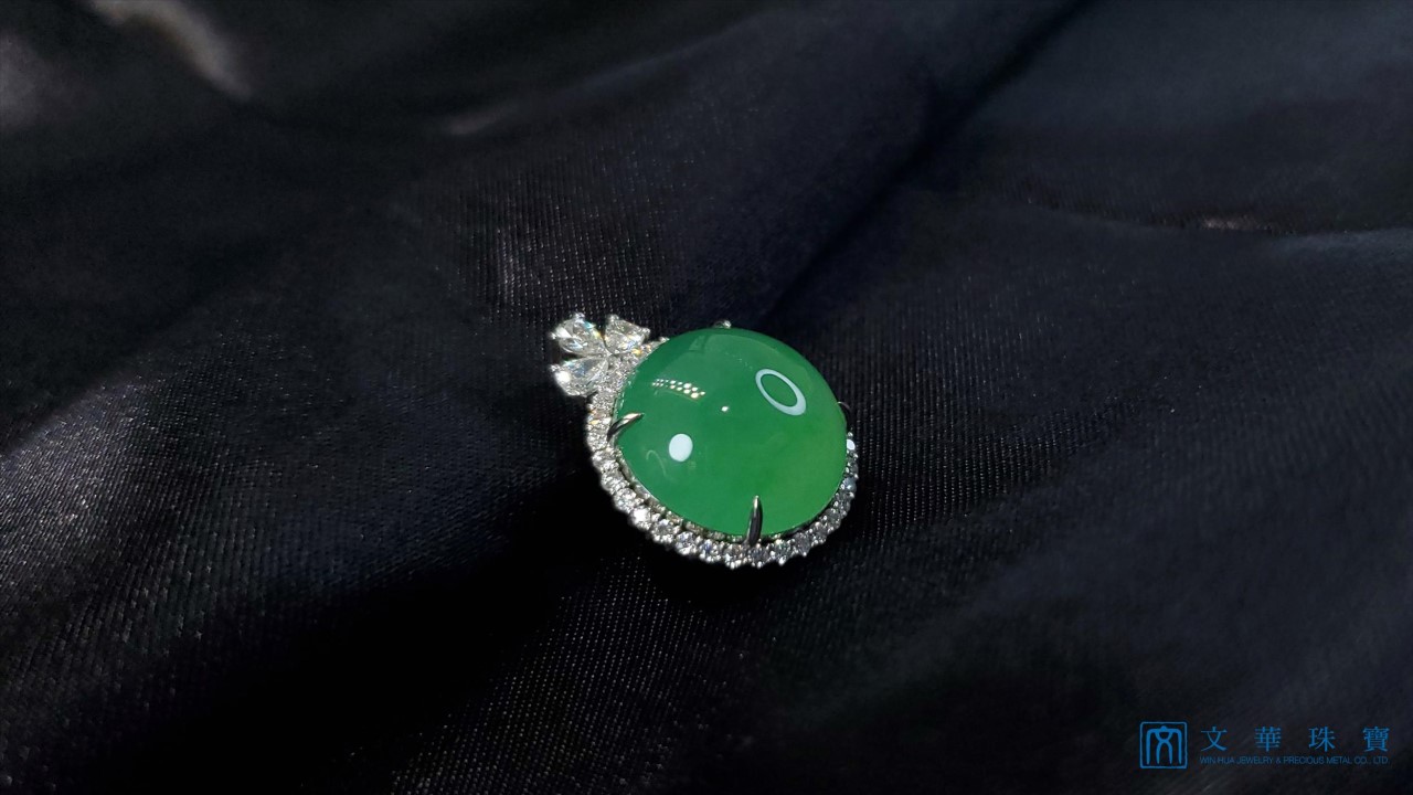 翡翠玻璃種翠綠蛋面鑽墜(已售出)