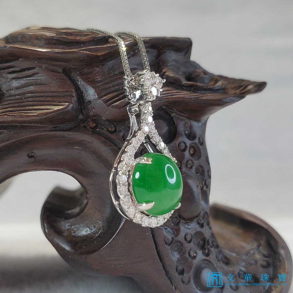 翡翠蛋面水滴鑽墜