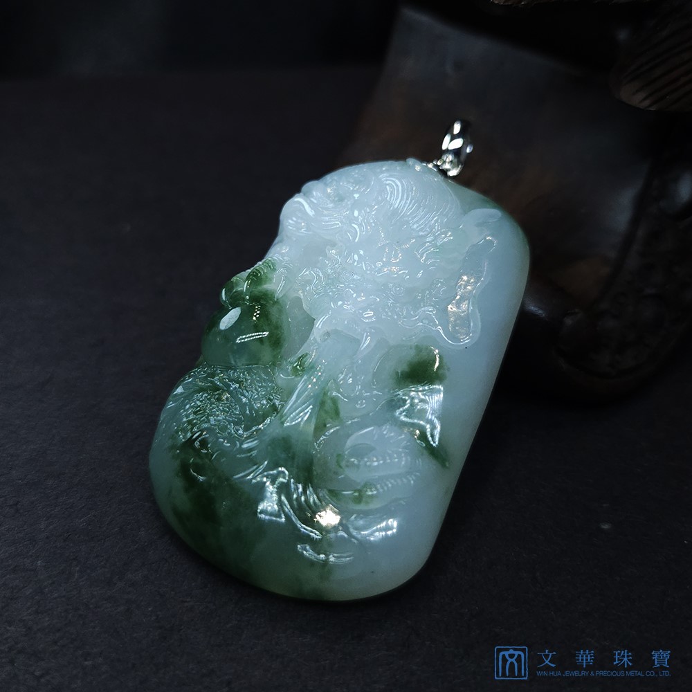 翡翠神龍吐焰玉牌 
