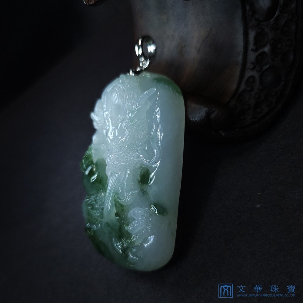 翡翠神龍吐焰玉牌 