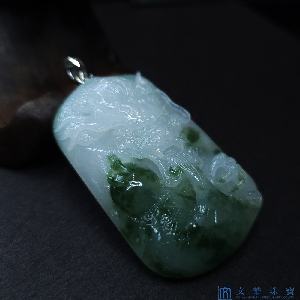 翡翠神龍吐焰玉牌 