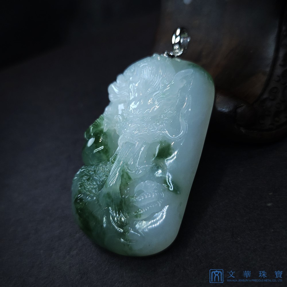 翡翠神龍吐焰玉牌 