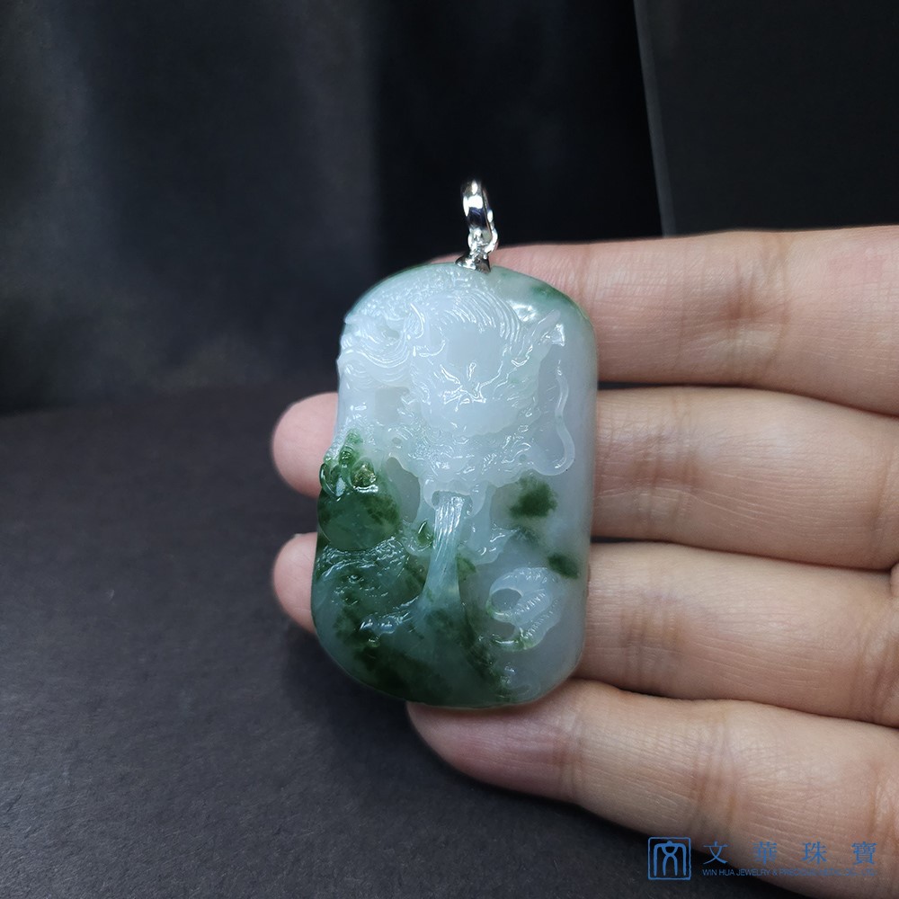 翡翠神龍吐焰玉牌 