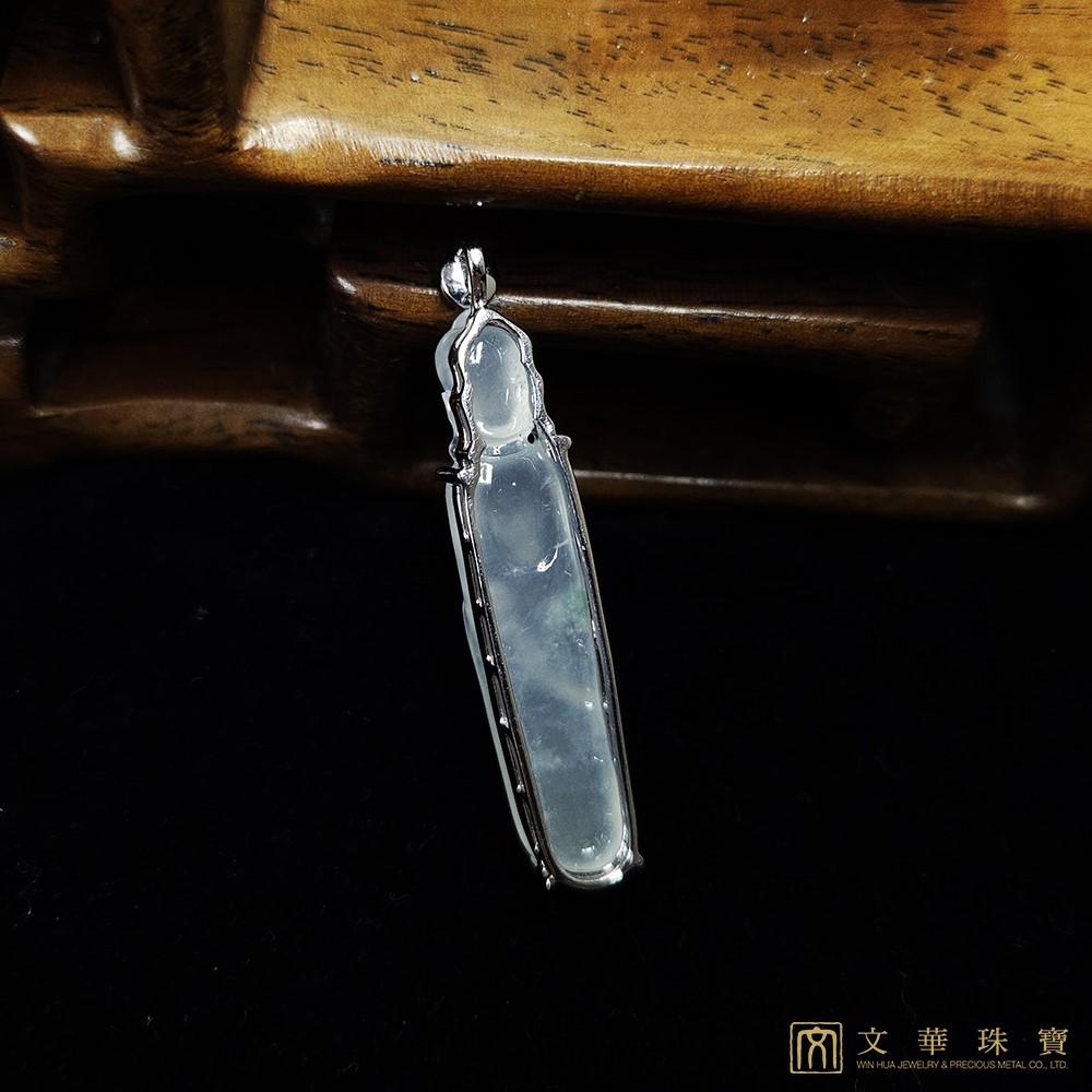 木拿種立姿如來佛玉墜