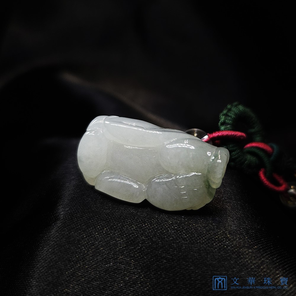 翡翠玉跪人把玩掛墜