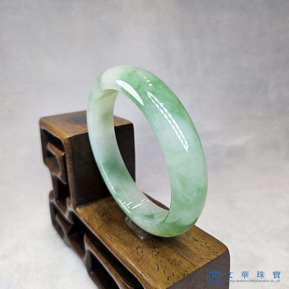 冰糯陽綠翡翠玉鐲  18.5圍(已售出)