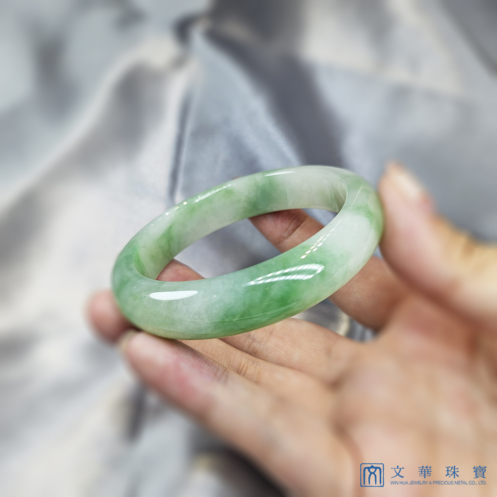 冰糯陽綠翡翠玉鐲  18.5圍(已售出)