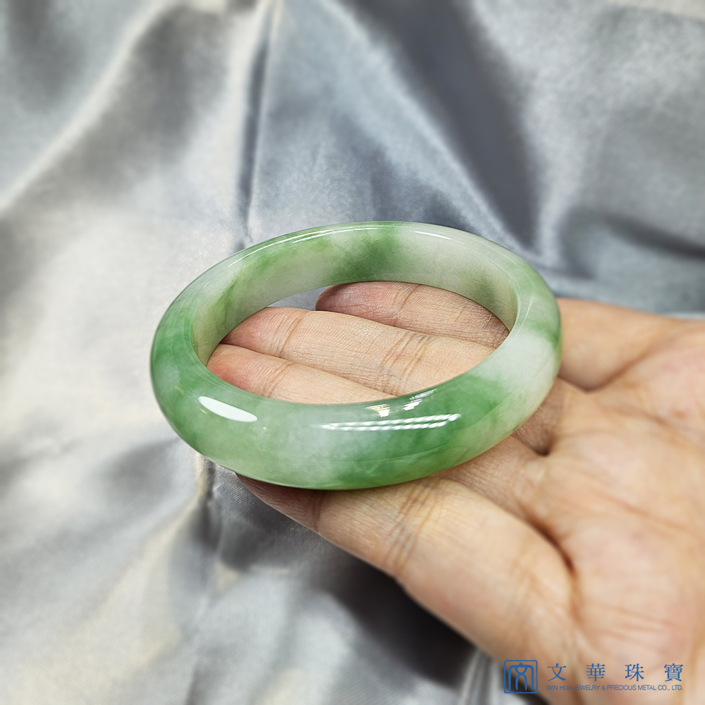 冰糯陽綠翡翠玉鐲  18.5圍(已售出)