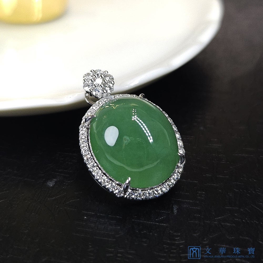 翡翠冰種滿綠大蛋面玉墜