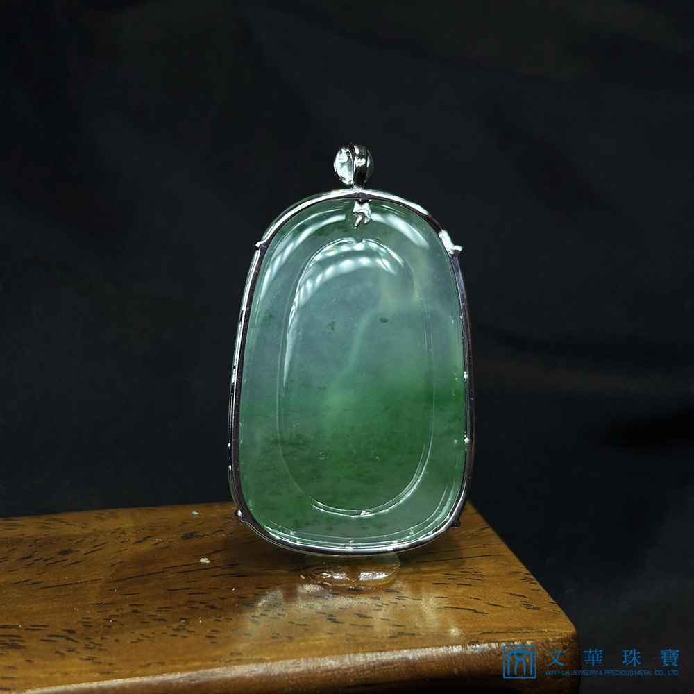 翡翠玻璃種飄綠花觀音玉牌 附中國寶石證書