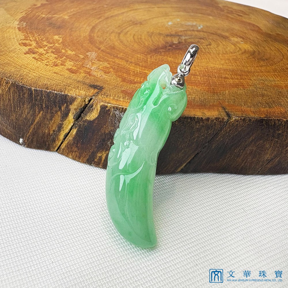 翡翠白底青龍牙玉墜 