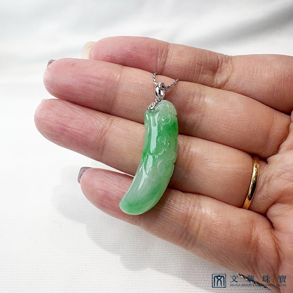 翡翠白底青龍牙玉墜 