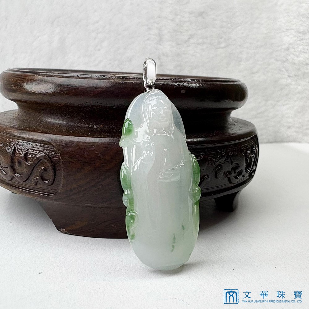 冰糯帶綠寶瓶觀音玉墜