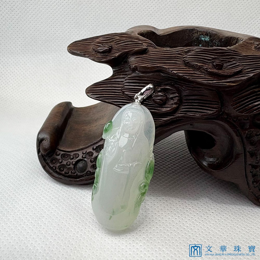 冰糯帶綠寶瓶觀音玉墜