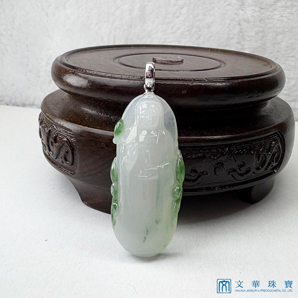 冰糯帶綠寶瓶觀音玉墜