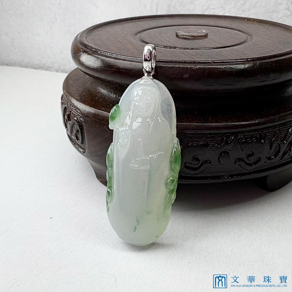 冰糯帶綠寶瓶觀音玉墜