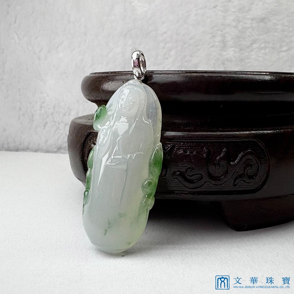 冰糯帶綠寶瓶觀音玉墜